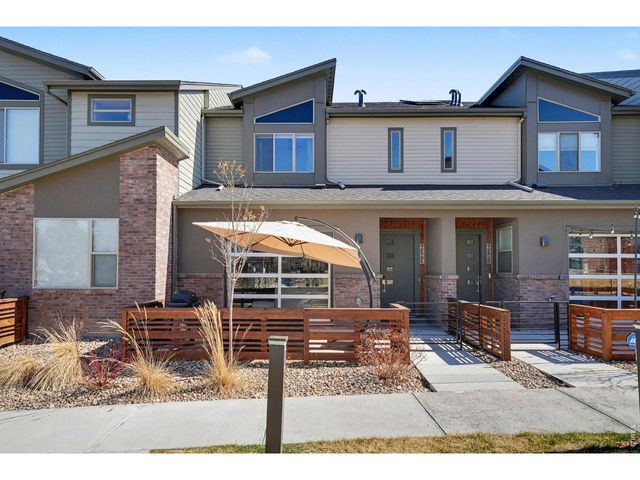 6393 Moore Ct, Arvada, CO 80004