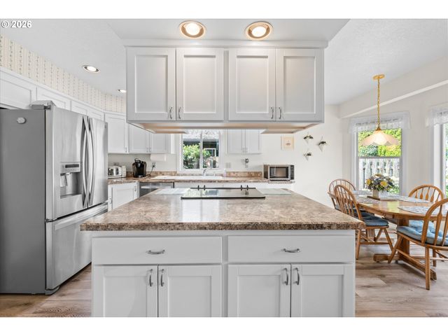 19341 INISHBRIDE Ct, Oregon City, OR 97045
