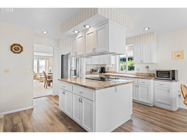 19341 INISHBRIDE Ct, Oregon City, OR 97045