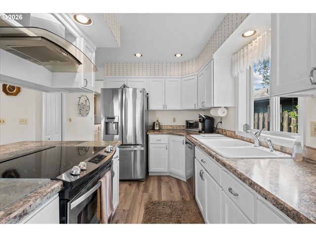 19341 INISHBRIDE Ct, Oregon City, OR 97045