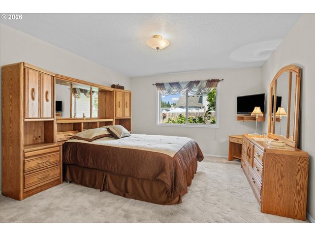 19341 INISHBRIDE Ct, Oregon City, OR 97045