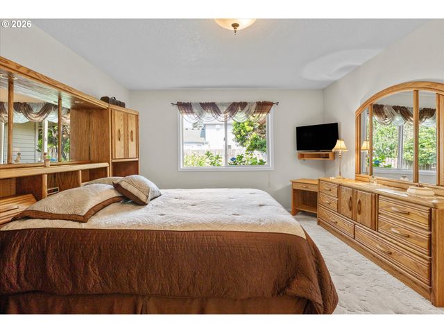 19341 INISHBRIDE Ct, Oregon City, OR 97045