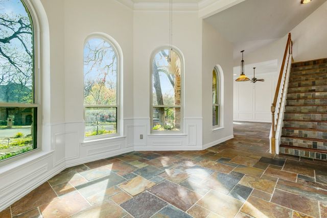 3917 Laurel Lane, Bedford, TX 76021