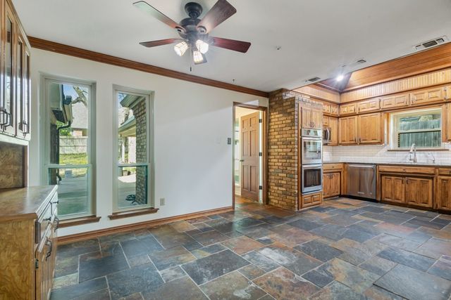 3917 Laurel Lane, Bedford, TX 76021