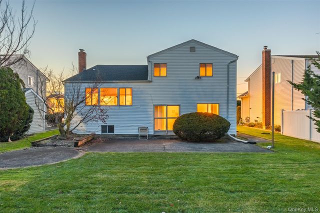 2929 Mandalay Beach Road, Wantagh, NY 11793