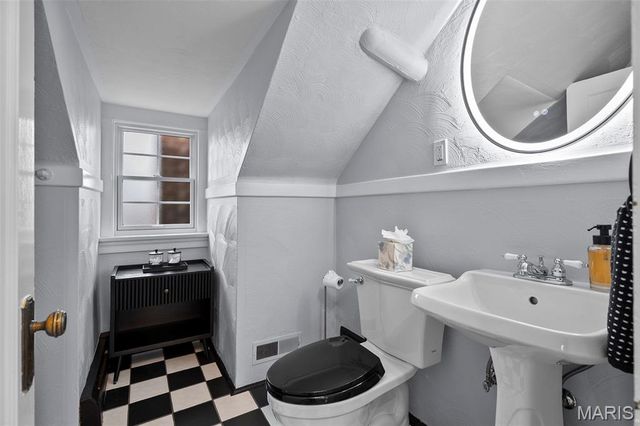 22 Princeton Avenue, University City, MO 63130