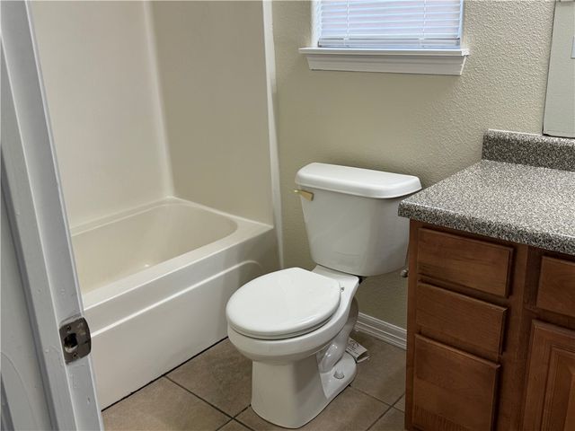 1703 Valor, Siloam Springs, AR 72761