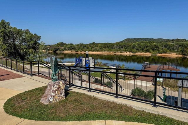 440 Water Street #303, Prairie Du Sac, WI 53578