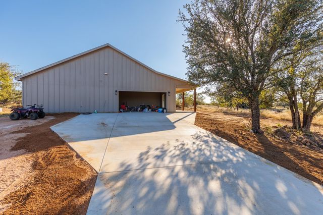106 Bobcat TRL, Llano, TX 78643