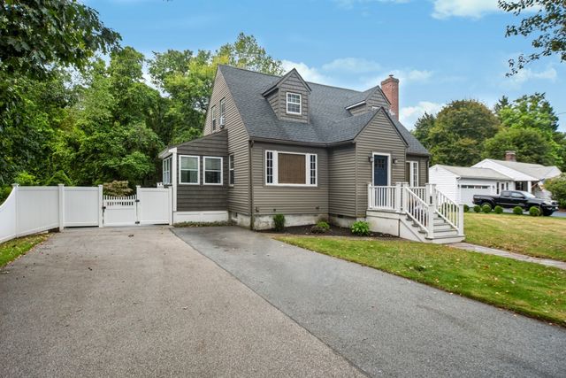 14 Nelson St, Hopedale, MA 01747