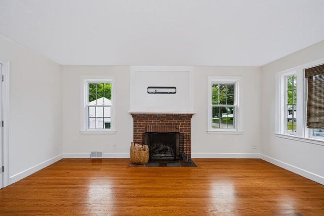 14 Nelson St, Hopedale, MA 01747