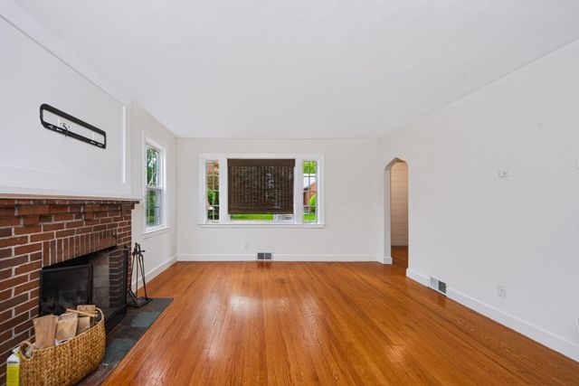 14 Nelson St, Hopedale, MA 01747