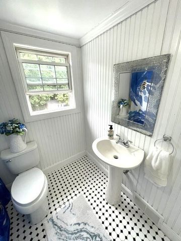 14 Nelson St, Hopedale, MA 01747