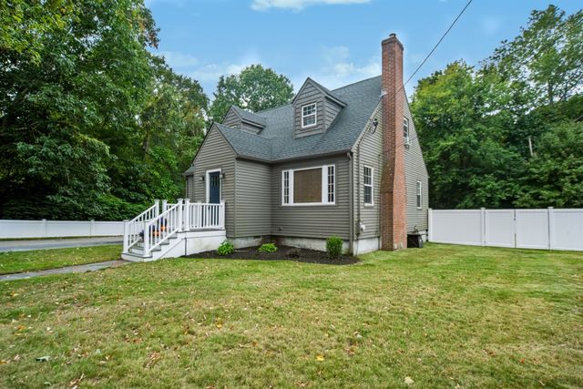 14 Nelson St, Hopedale, MA 01747