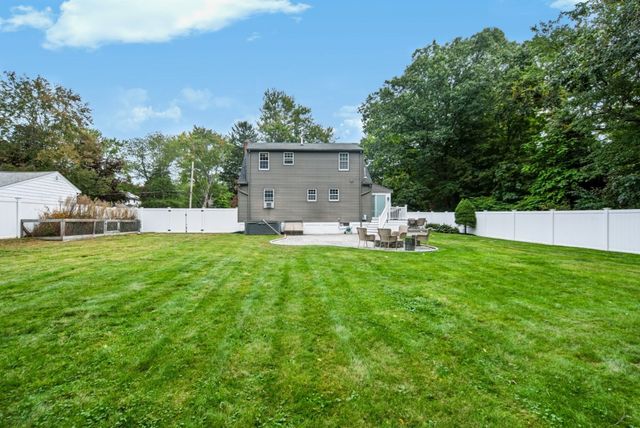 14 Nelson St, Hopedale, MA 01747