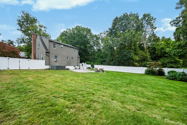 14 Nelson St, Hopedale, MA 01747
