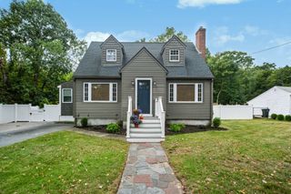 14 Nelson St, Hopedale, MA 01747