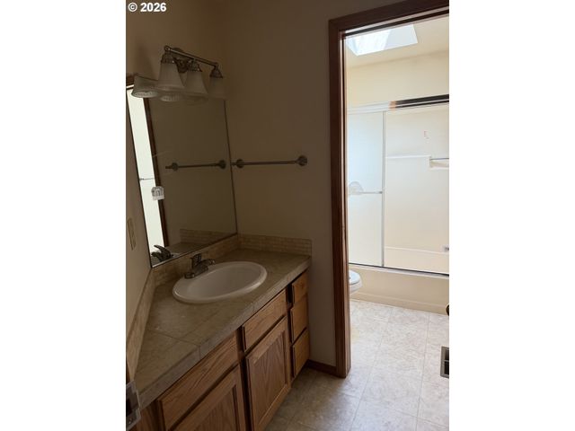 4981 HAMPTON Ct, Lake Oswego, OR 97035