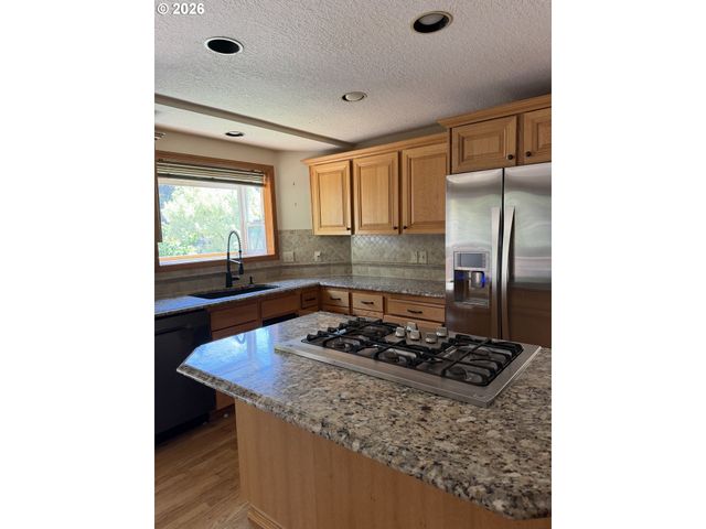 4981 HAMPTON Ct, Lake Oswego, OR 97035