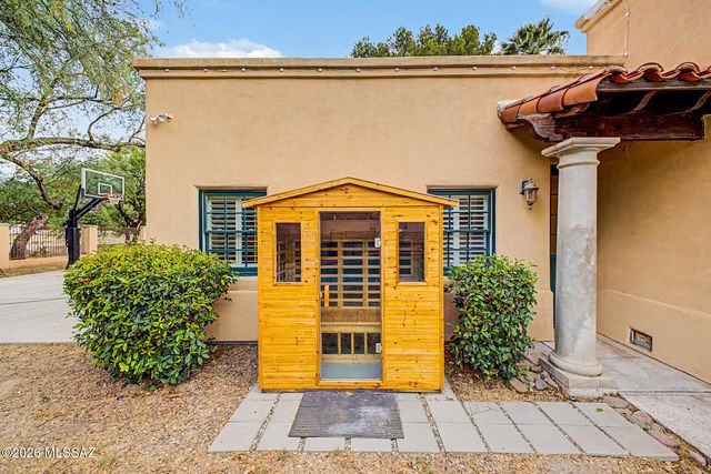 2010 N Forty Niner Drive, Tucson, AZ 85749