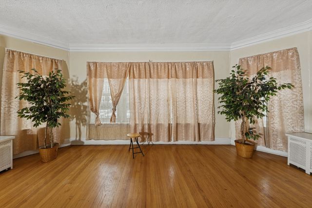 7718 S Kingston Avenue, Chicago, IL 60649