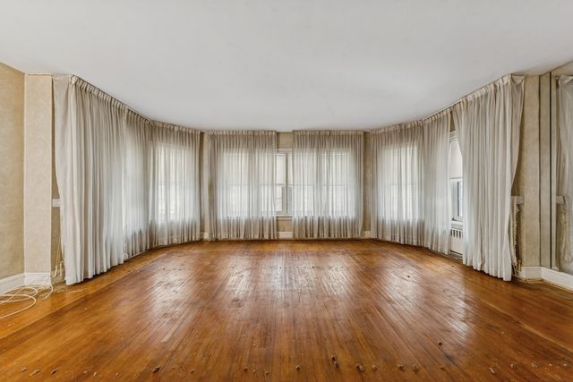 7718 S Kingston Avenue, Chicago, IL 60649