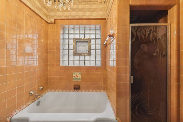 7718 S Kingston Avenue, Chicago, IL 60649