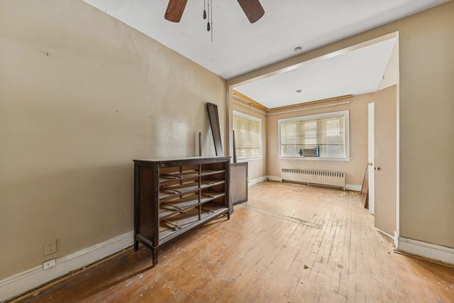 7718 S Kingston Avenue, Chicago, IL 60649