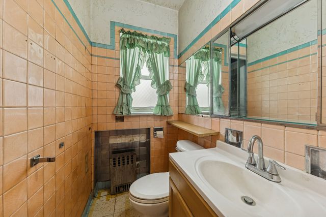 7718 S Kingston Avenue, Chicago, IL 60649