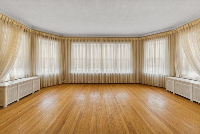 7718 S Kingston Avenue, Chicago, IL 60649