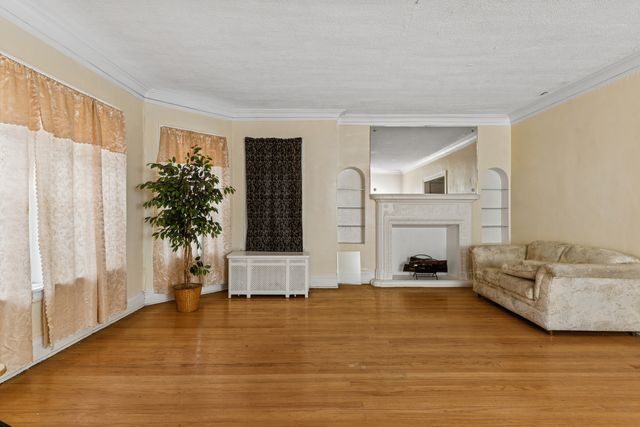 7718 S Kingston Avenue, Chicago, IL 60649