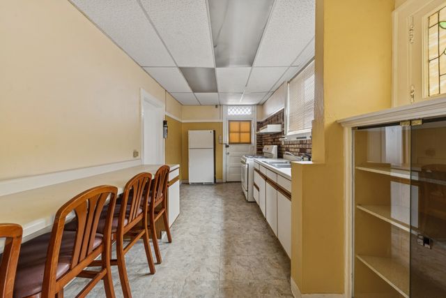 7718 S Kingston Avenue, Chicago, IL 60649