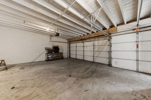 7718 S Kingston Avenue, Chicago, IL 60649