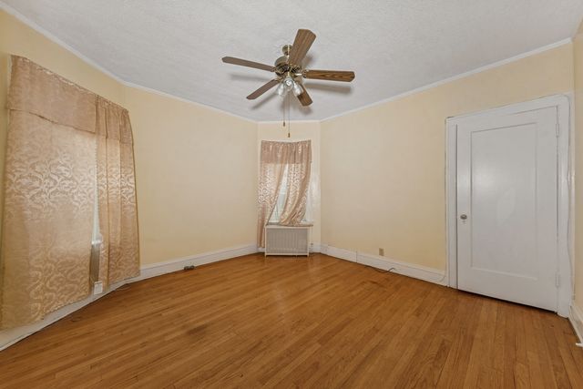 7718 S Kingston Avenue, Chicago, IL 60649