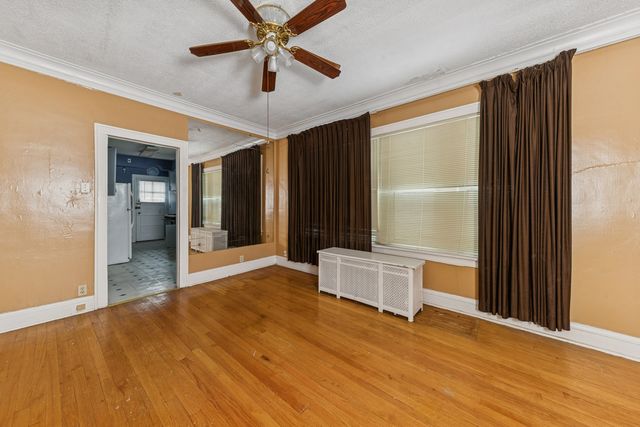 7718 S Kingston Avenue, Chicago, IL 60649