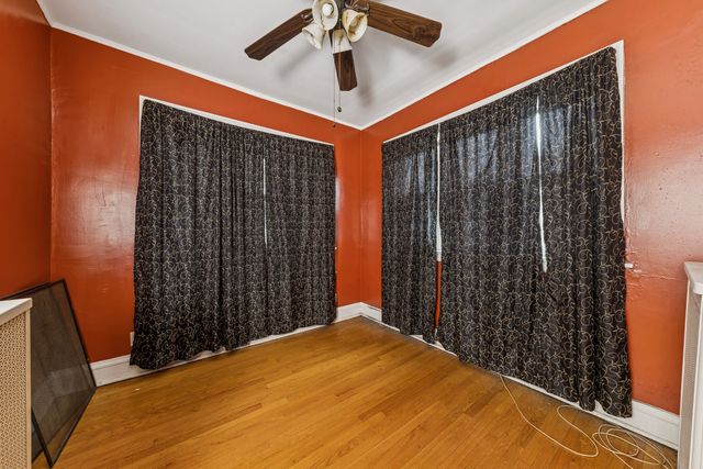 7718 S Kingston Avenue, Chicago, IL 60649