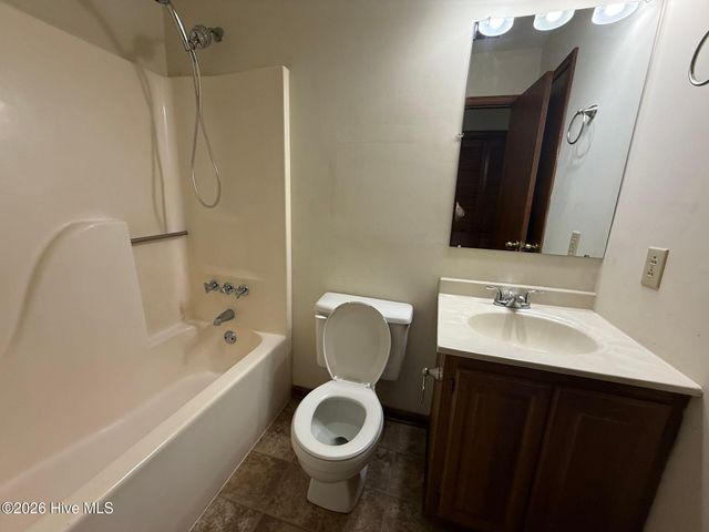 715 Pinewood Drive, Jacksonville, NC 28546