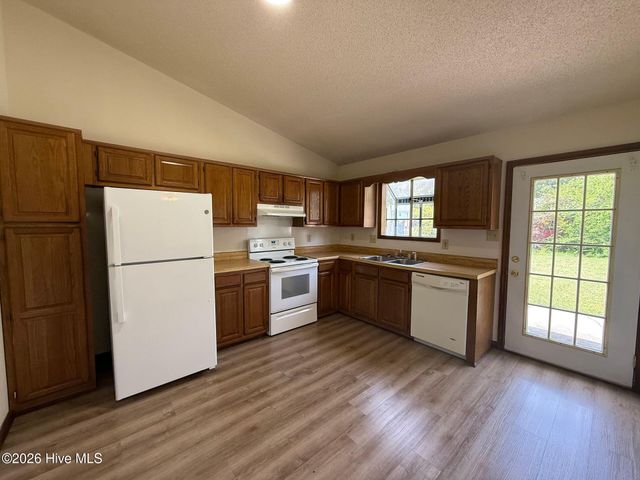 715 Pinewood Drive, Jacksonville, NC 28546