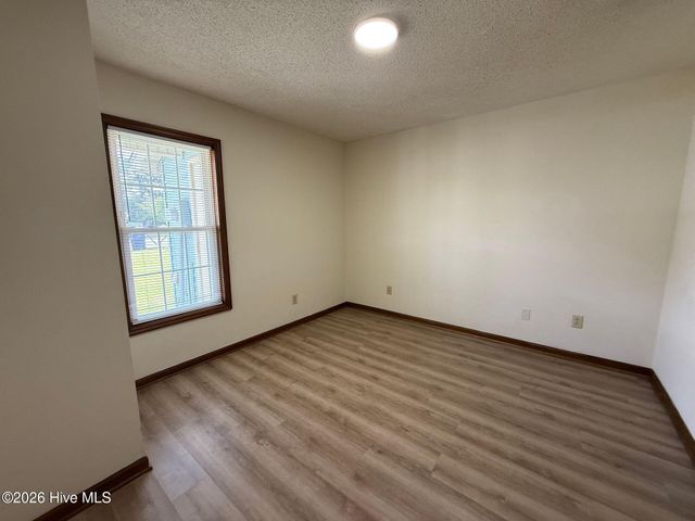 715 Pinewood Drive, Jacksonville, NC 28546