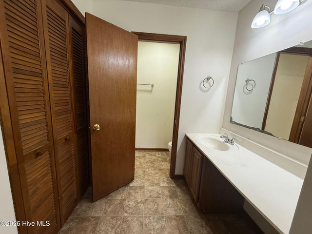 715 Pinewood Drive, Jacksonville, NC 28546