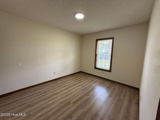 715 Pinewood Drive, Jacksonville, NC 28546