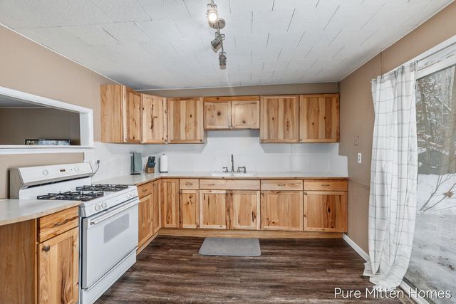 3803 Underwood Drive, Bitely, MI 49309