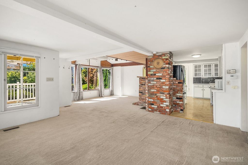 Image 11 of property listing at 2728 60th Avenue SE, Mercer Island, WA 98040