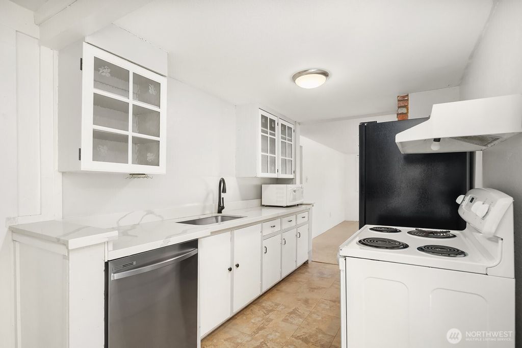 Image 13 of property listing at 2728 60th Avenue SE, Mercer Island, WA 98040