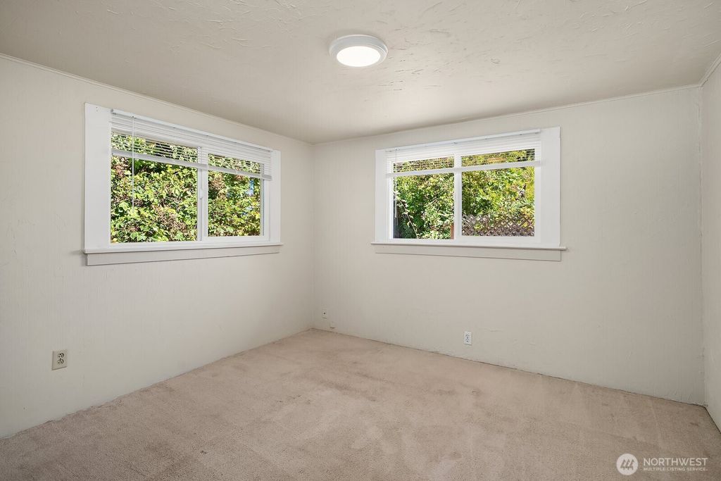 Image 19 of property listing at 2728 60th Avenue SE, Mercer Island, WA 98040