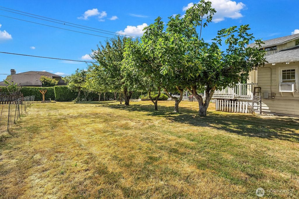 Image 23 of property listing at 2728 60th Avenue SE, Mercer Island, WA 98040
