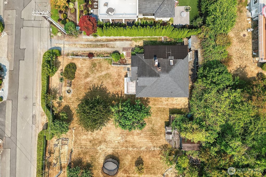 Image 26 of property listing at 2728 60th Avenue SE, Mercer Island, WA 98040