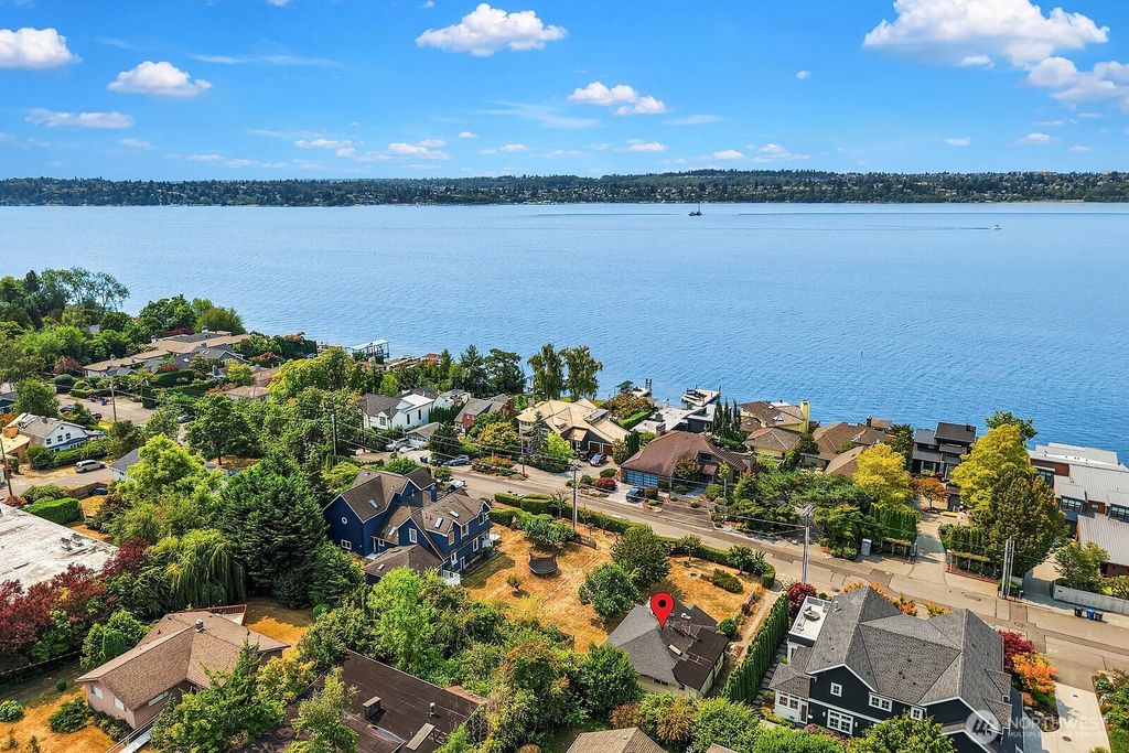 Image 28 of property listing at 2728 60th Avenue SE, Mercer Island, WA 98040