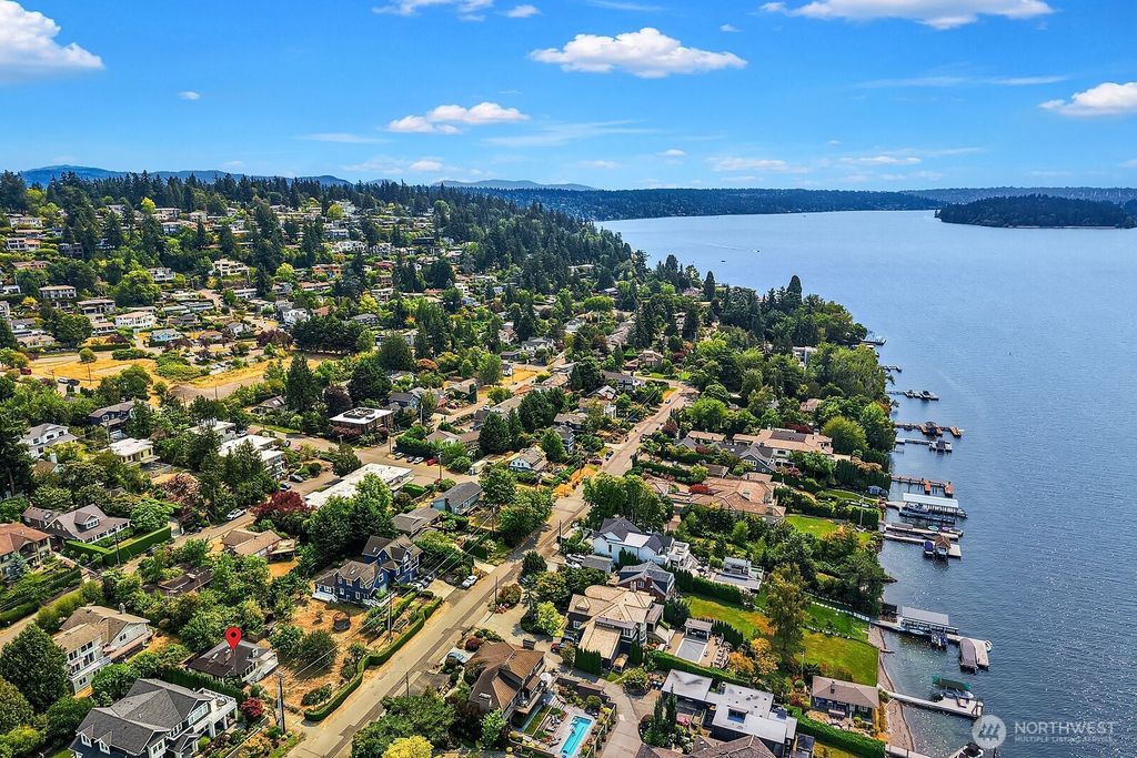 Image 30 of property listing at 2728 60th Avenue SE, Mercer Island, WA 98040