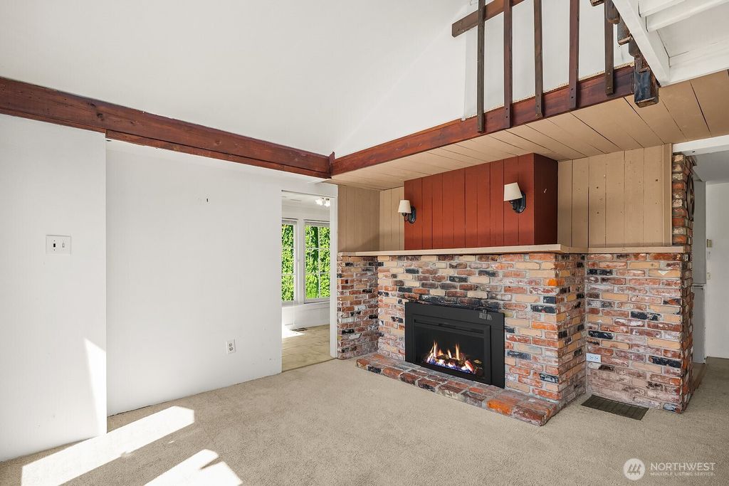Image 8 of property listing at 2728 60th Avenue SE, Mercer Island, WA 98040